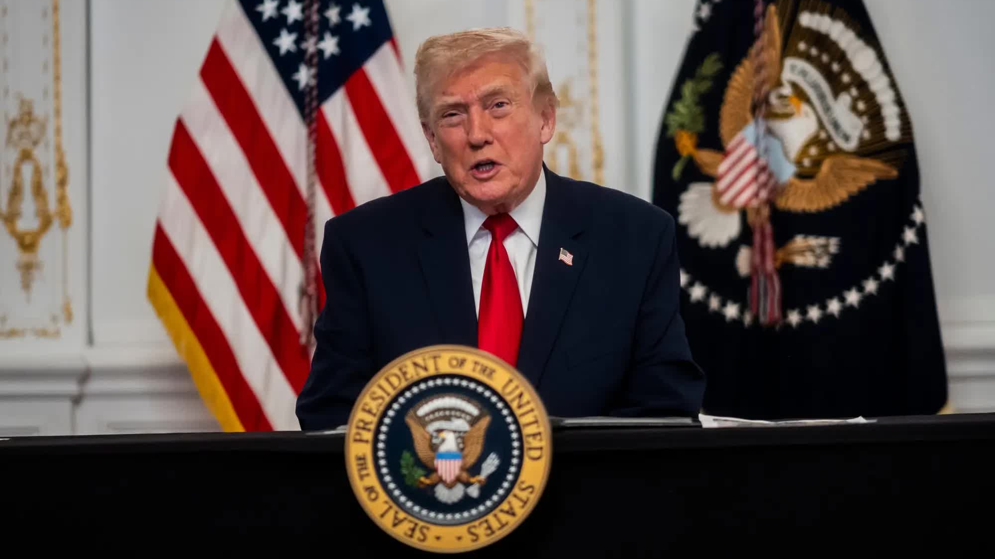 Tăng sức ép, Tổng thống Trump cảnh báo rủi ro khi bay qua không phận Venezuela; Caracas lên tiếng