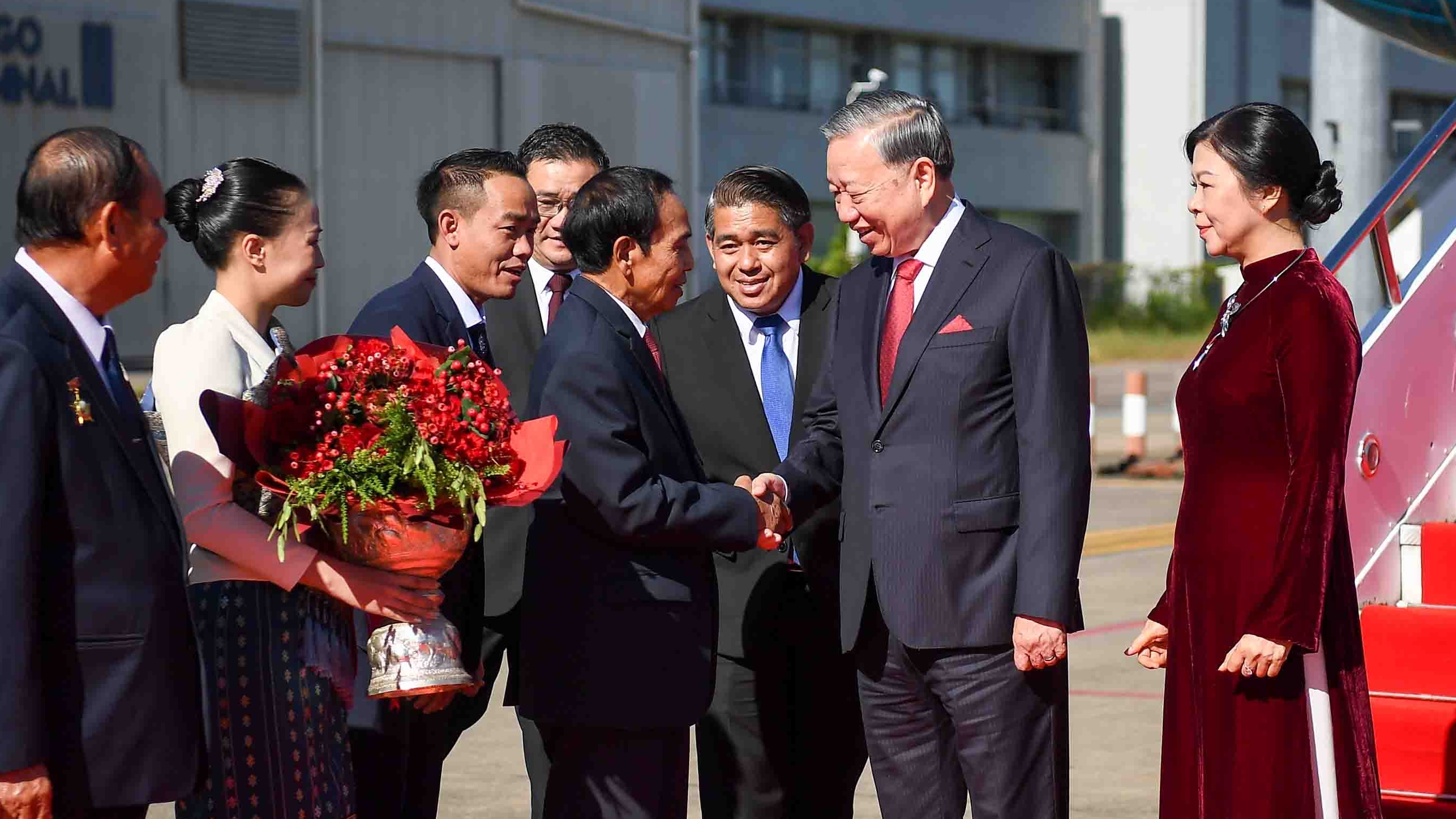 Tổng Bí thư Tô Lâm và Phu nhân bắt đầu chuyến thăm cấp Nhà nước Lào