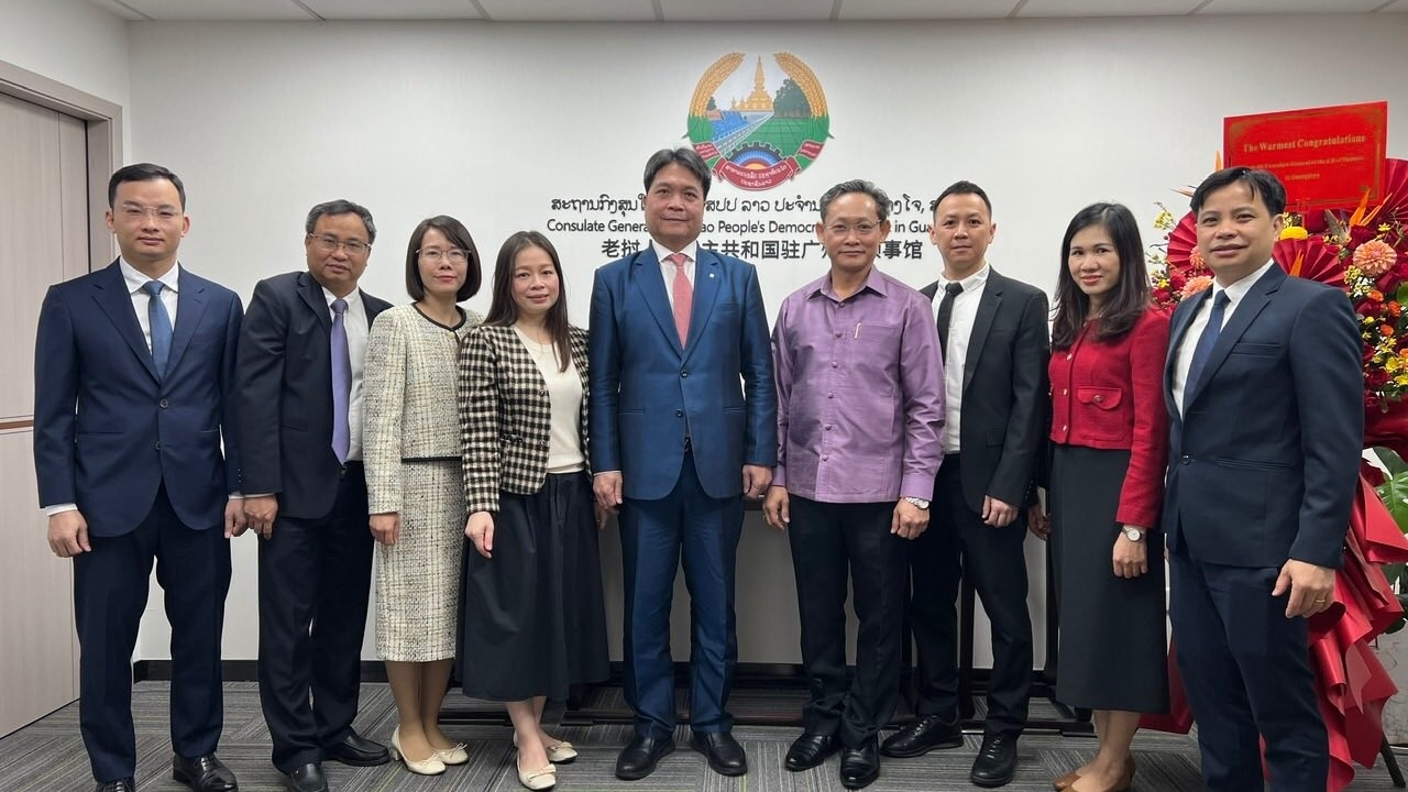 Tổng lãnh sự quán Việt Nam tại Quảng Châu, Trung Quốc chúc mừng kỷ niệm 50 năm Quốc khánh Lào