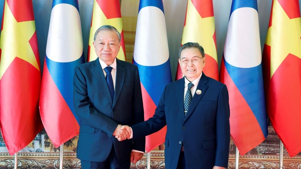 Chủ tịch Quốc hội Lào: Quan hệ vĩ đại, tình đoàn kết với Việt Nam không thay đổi