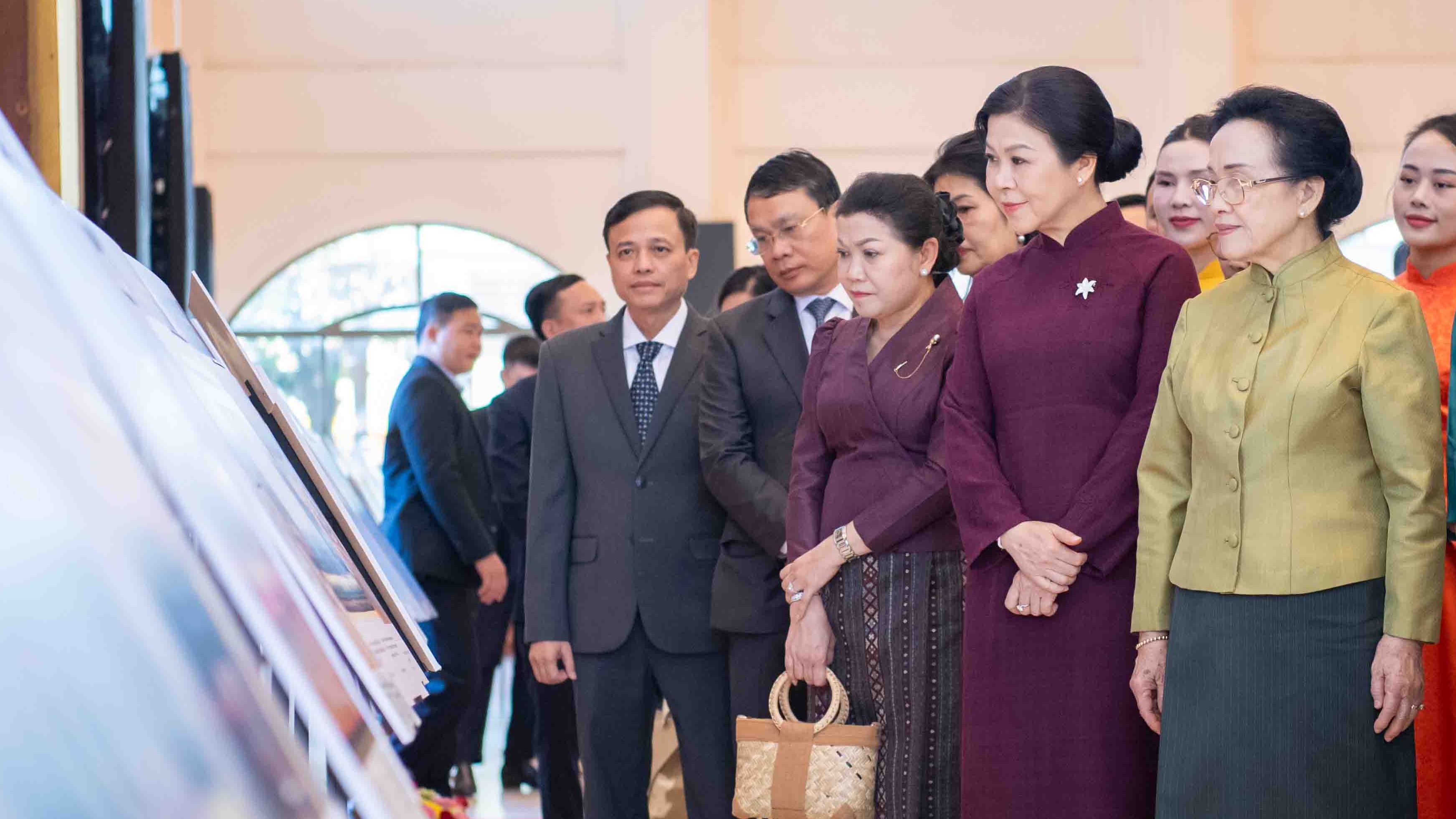 Khai mạc Tuần phim Việt Nam tại Lào và triển lãm ảnh về quan hệ Việt Nam-Lào