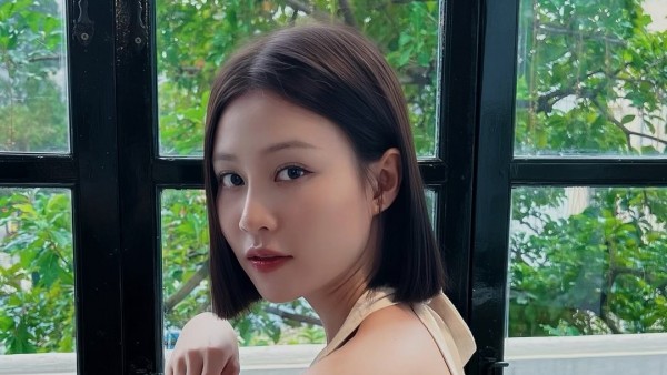 Nhan sắc đời thường của diễn viên Quỳnh Châu phim Cách em 1 milimet