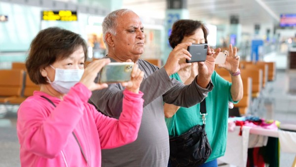 Việt Nam lập kỷ lục với hơn 19 triệu khách quốc tế trong 11 tháng đầu năm 2025