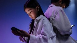 Bảo vệ trẻ em trước mạng xã hội: Cấm hay cần cách tiếp cận mới?