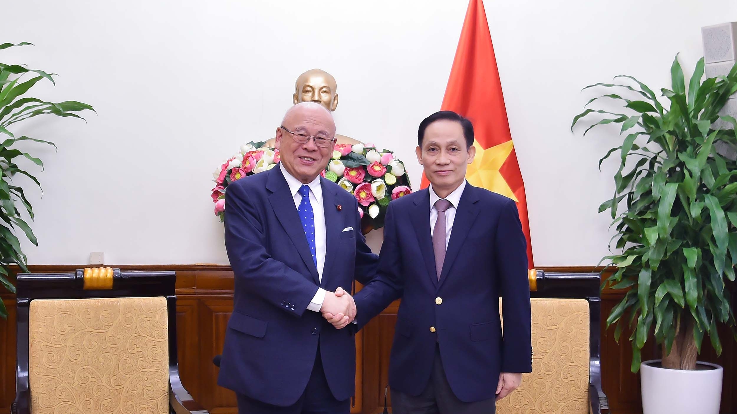 Bộ trưởng Ngoại giao Lê Hoài Trung tiếp Cố vấn đặc biệt Liên minh nghị sĩ hữu nghị Nhật-Việt