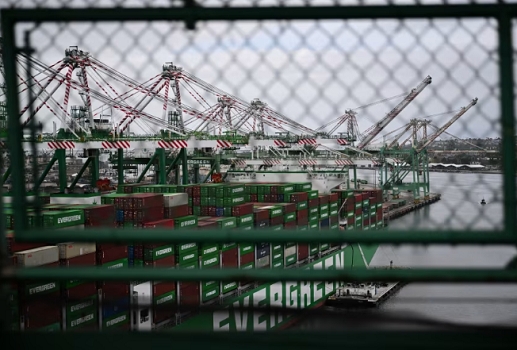 Thuế quan Mỹ khiến trụ cột xuất khẩu trở thành 'vị cứu tinh' của nền kinh tế Trung Quốc