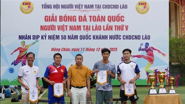 Ngày hội bóng đá của cộng đồng người Việt tại Lào