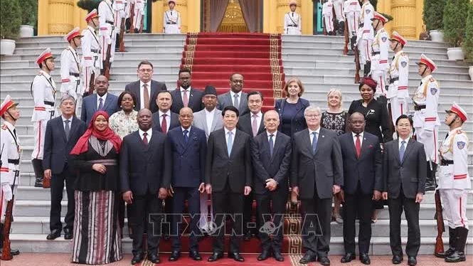 Chủ tịch nước Lương Cường tiếp đại sứ các nước trình Quốc thư