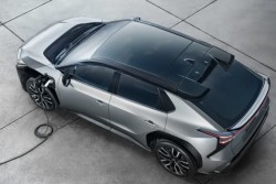 Toyota bZ4X ra mắt thị trường Đông Nam Á, giá từ 1,2 tỷ đồng