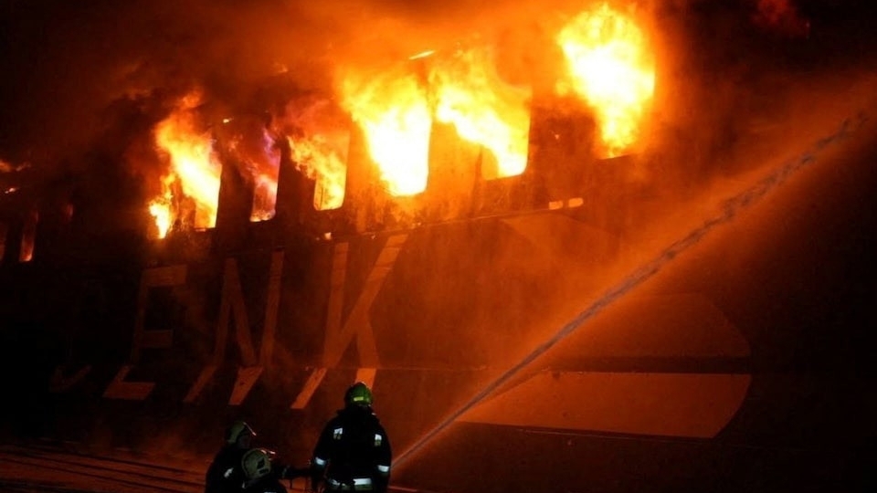 Tố Nga tấn công các cơ sở dân sự, ông Zelensky nói 'đây không phải việc để chấm dứt xung đột'