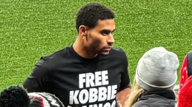 Anh trai đòi Man Utd 'trả tự do' cho Kobbie Mainoo