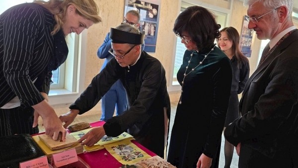 Khi ngoại giao văn hóa thắp sáng di sản