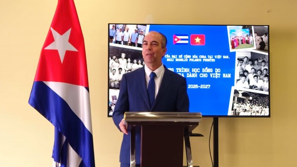 Cuba awards 15 scholarships to Vietnamese students