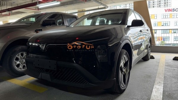 Hé lộ loạt trang bị trên xe điện VinFast Limo Home