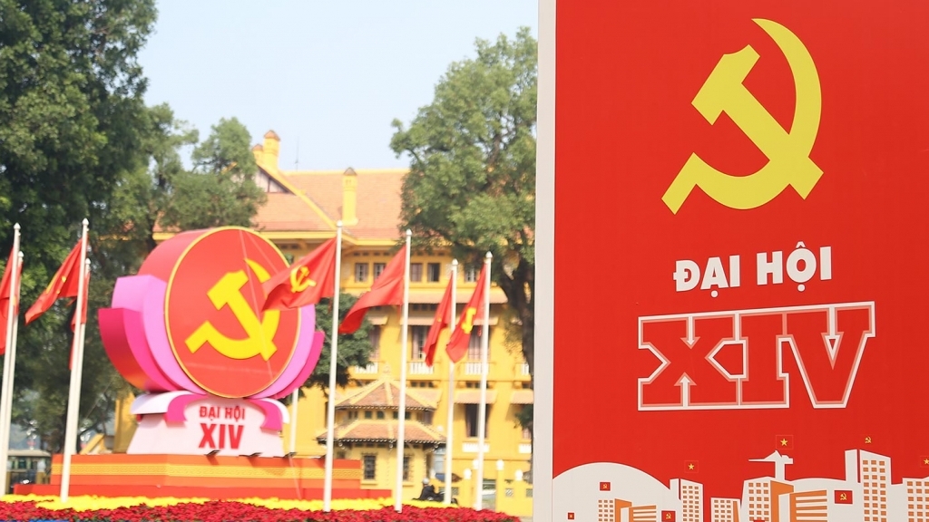 Hà Nội trang trí rực rỡ chào mừng Đại hội lần thứ XIV của Đảng