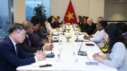 Thứ trưởng Ngoại giao Lê Thị Thu Hằng tiếp các Đại sứ đặc mệnh toàn quyền không thường trú vào dự Đại hội Đảng lần thứ XIV