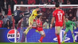 Xé lưới Real Madrid, thủ môn Benfica đi vào lịch sử Champions League
