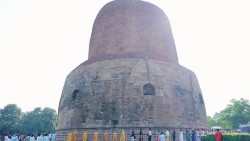 Ấn Độ giữa linh thiêng và bụi trần