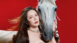 Lý Nhã Kỳ tỏa sáng trong bộ ảnh Tết tại biệt thự riêng