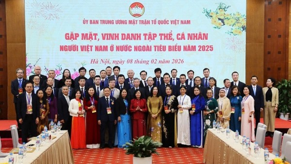 Vietnam Fatherland Front's Central Committee honours outstanding overseas Vietnamese at Homeland Spring 2026