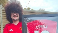 Fan MU không cắt tóc sau gần 500 ngày vì chờ đợi 'Quỷ đỏ' thắng 5 trận liên tiếp