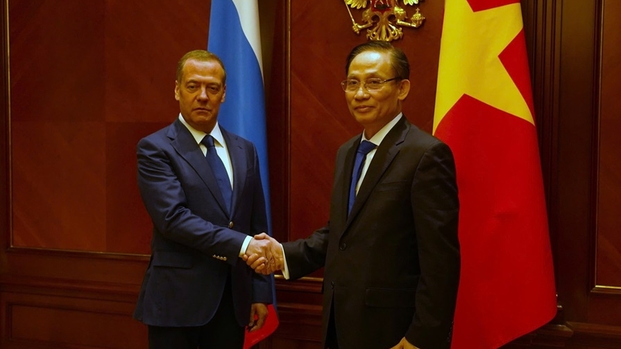 Đặc phái viên của Tổng Bí thư Tô Lâm hội kiến Chủ tịch Đảng Nước Nga Thống nhất và Chủ tịch Đảng Cộng sản Liên bang Nga