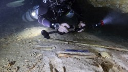 Mexico: Tìm thấy bộ xương thời tiền sử nằm sâu bên trong hang động ngập nước, niên đại ít nhất 8.000 năm