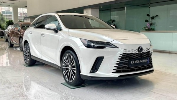 Lexus Việt Nam giảm giá bán cho loạt xe hybrid, cao nhất lên đến 330 triệu đồng