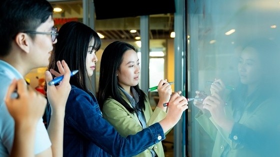 Gợi ý cách khiến AI trở thành công cụ thúc đẩy bình đẳng giới