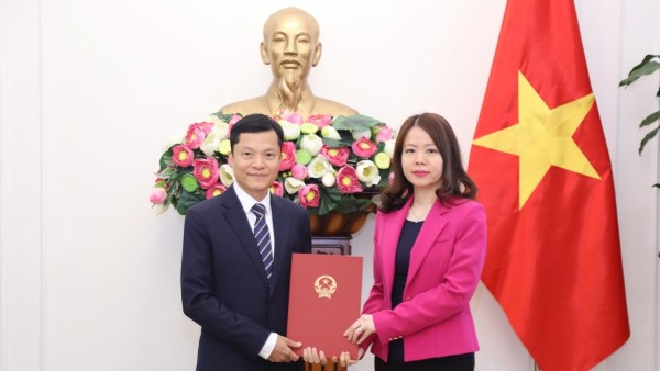 Bộ Ngoại giao trao quyết định bổ nhiệm Phó Vụ trưởng Ban Thư ký Quốc gia APEC 2027