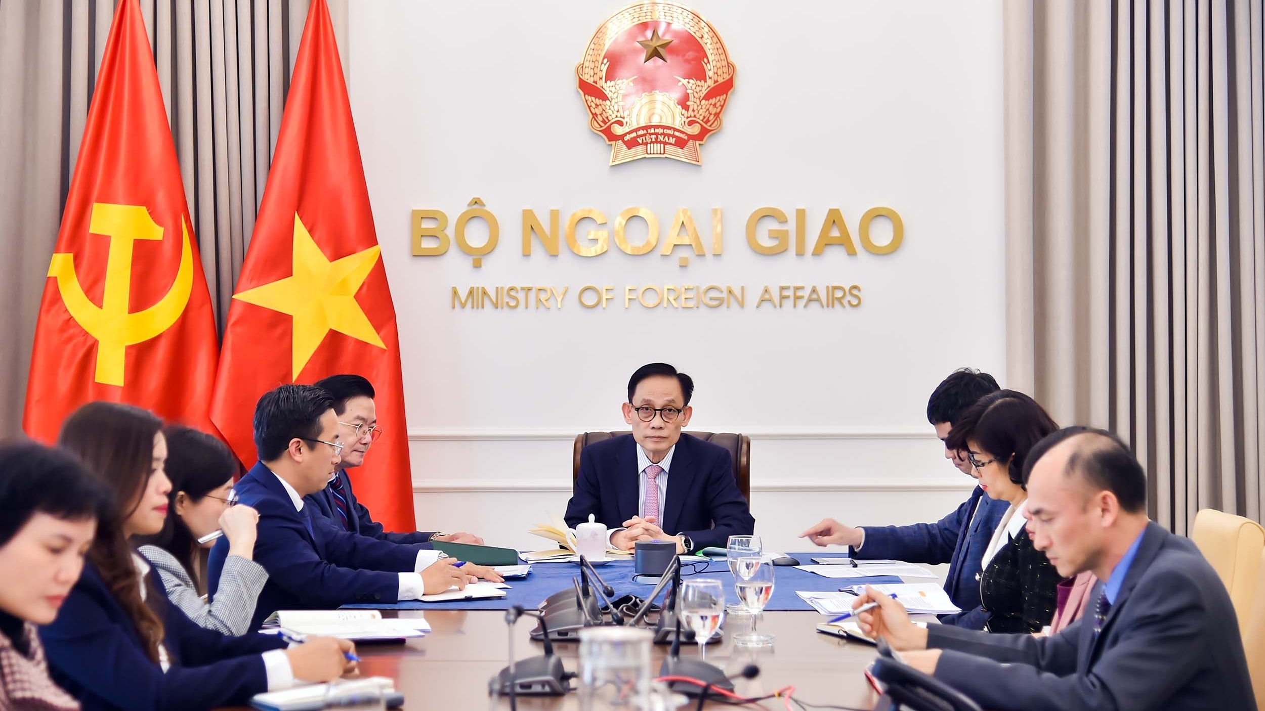 Ủy viên Bộ Chính trị, Bộ trưởng Ngoại giao Lê Hoài Trung điện đàm với Bộ trưởng Ngoại giao Hàn Quốc