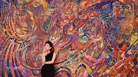 Đào Anh Thơ tái xuất với loạt tranh khổ lớn tại Triển lãm ‘Dòng chảy đột biến’ cùng cha Đào Anh Khánh