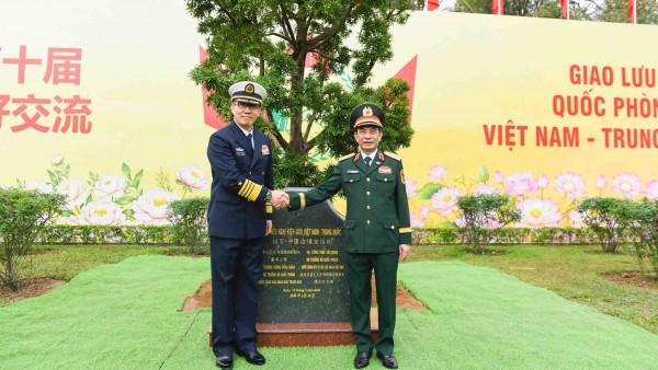 Chinese Defence Minister arrives in Quang Ninh to attend border friendship exchange activities