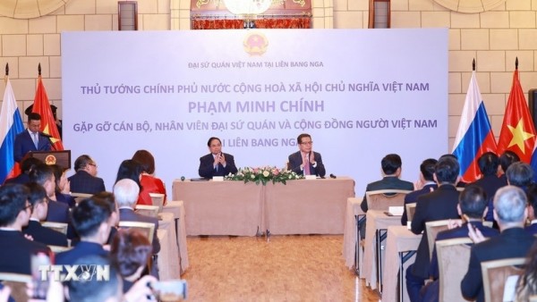 Prime Minister Pham Minh Chinh meets Vietnamese community in Russia