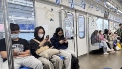 Tiết kiệm và mát mẻ - lý do khiến xe buýt, metro TP. Hồ Chí Minh luôn đông khách