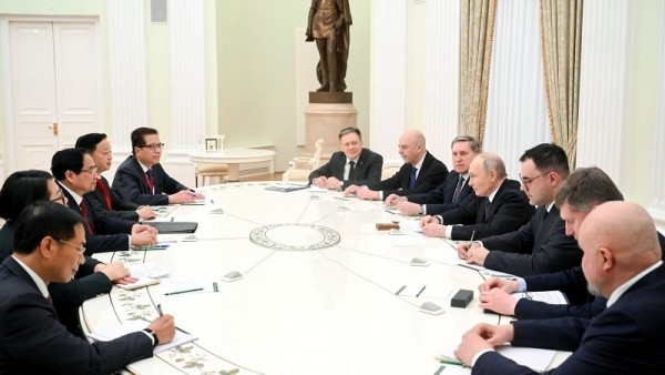 Prime Minister Pham Minh Chinh meets Russian President Vladimir Putin in Moscow