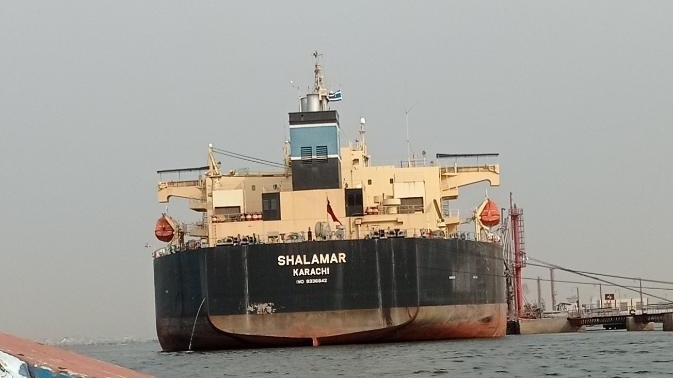 Danh tính chuyến tàu chở dầu thô đầu tiên bình an 'thoát' lệnh phong tỏa của Mỹ ở eo biển Hormuz