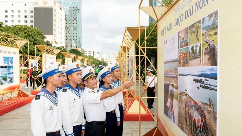 Khai mạc Triển lãm ảnh ‘Việt Nam - Một dải non sông’: Lan tỏa thông điệp hòa bình, phát triển và hội nhập