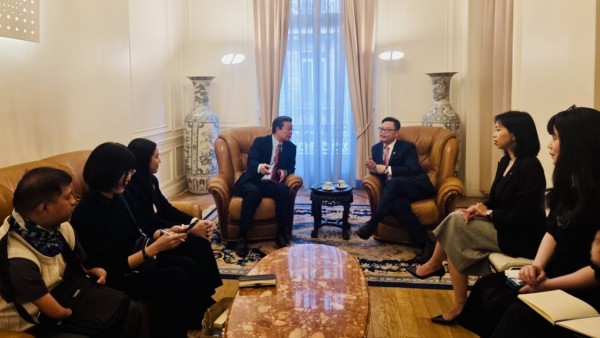 Ambassador Trinh Duc Hai welcomes delegation from Association for Victims of Agent Orange/Dioxin