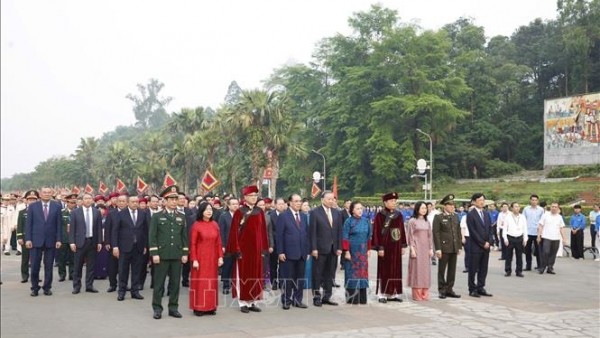 General Secretary, President To Lam offers incense in commemoration of Hung Kings in Phu Tho