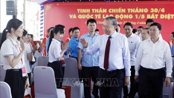 General Secretary and President To Lam visits and encourages workers in Ho Chi Minh City
