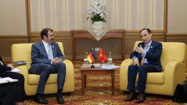 Politburo Member, Foreign Minister Le Hoai Trung holds bilateral meetings at the 25th ASEAN–EU Foreign Ministers' Meeting