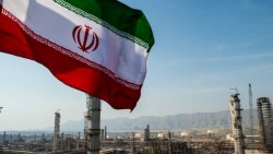 Giới hạn lưu trữ và bài toán duy trì sản lượng dầu mỏ của Iran