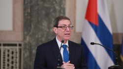 Mỹ mở rộng trừng phạt Cuba, Havana phản đối cứng rắn