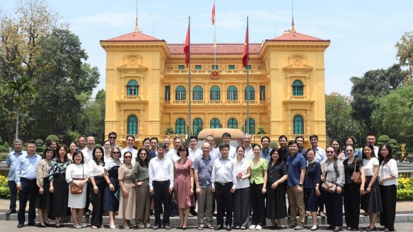 Following President Ho Chi Minh’s example, diplomats uphold dedication in service to the nation and people