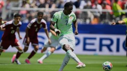 Bảng B - World Cup 2026: Boualem Khoukhi ghi bàn lịch sử ở phút 90+4, Qatar lần đầu tiên có điểm tại World Cup