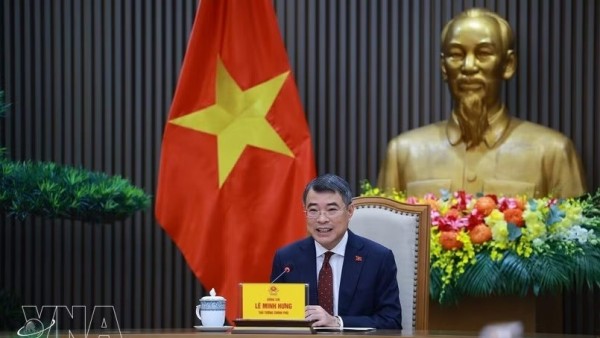 Prime Minister Le Minh Hung, Chinese Premier Li Qiang hold phone talks, advance development strategy connectivity