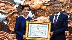 Lễ trao tặng Huân chương Hữu nghị cho bà Chea Kimtha, nguyên Đại sứ Campuchia tại Việt Nam