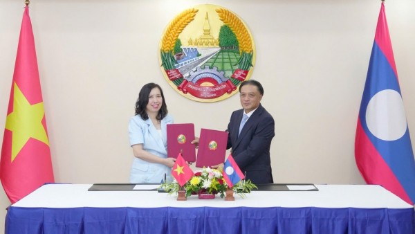 Vietnam, Laos Foreign Ministries sign Memorandum of Understanding on Cooperation in Overseas Vietnamese and Overseas Lao Affairs