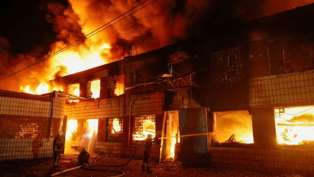 Kiev rung chuyển vì tên lửa, Nga tuyên bố không kích loạt mục tiêu quân sự và cảng biển Ukraine